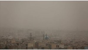 Tahran'da hava kirliliği nedeniyle tüm kurumlar tatil edildi