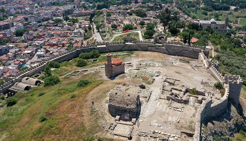 Ayasuluk Tepesi'nde bulunan iskeletler tarihe ışık tutacak