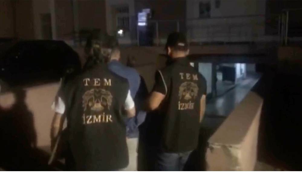 İzmir merkezli 26 ildeki FETÖ operasyonunda 44 gözaltı