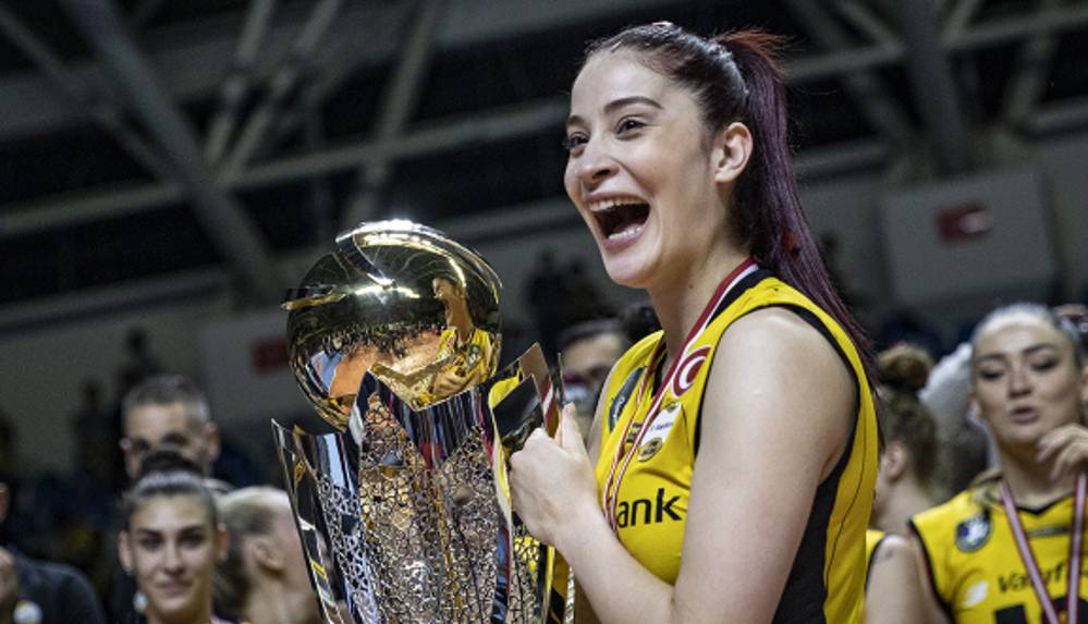 VakıfBank'a veda eden Tuğba Şenoğlu'nun yeni adresi Japonya Ligi oldu