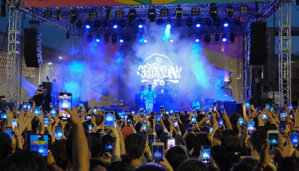 İstanbul’da ilki düzenlenen FESTZ gençlik festivali yoğun ilgi gördü