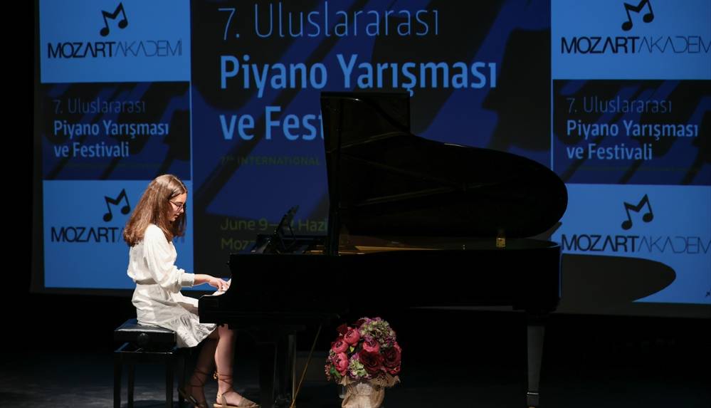 İzmir'de 7. Uluslararası Piyano Yarışması ve Festivali başladı