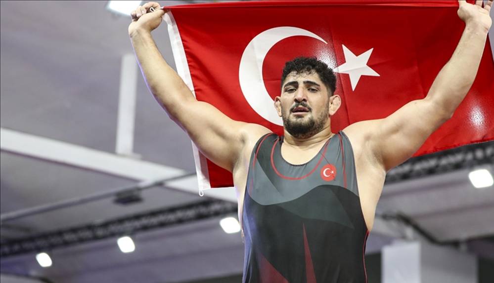 Milli güreşçi Osman Yıldırım altın madalya kazandı