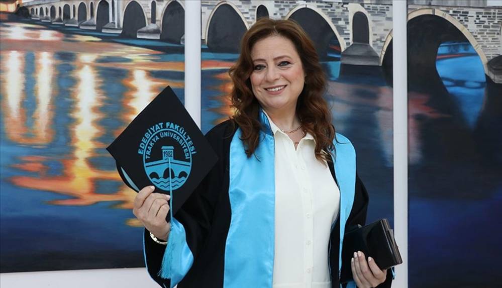 Oğlunun 'keşke öğretmen olsaydın' sözüyle 54 yaşında 2. kez üniversite bitirdi