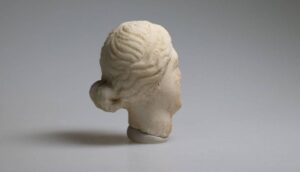 Tyana Antik Kenti'nde Roma dönemine ait mermerden kadın figürü bulundu