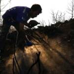 Yangından-toprağın-altına-gizlenerek-kurtulan-hayvanları-arıyorlar