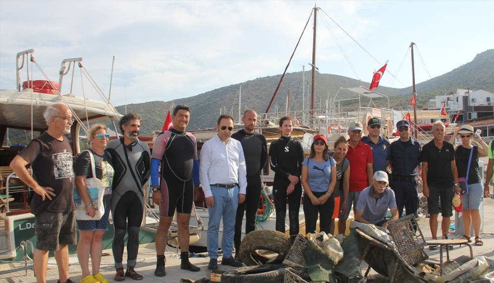 Datça'da deniz dibi temizliği yapıldı