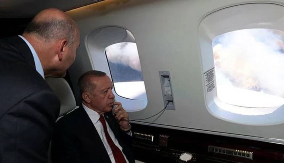 Erdoğan, Marmaris'teki yangını havadan inceledi