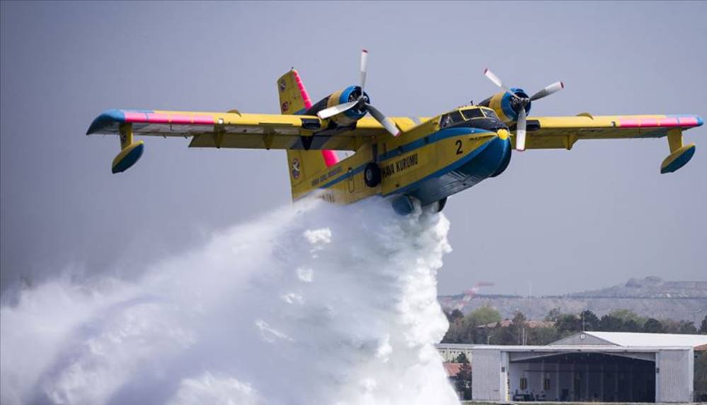 "Ateş Kuşları" olarak bilinen CL - 215 tipi yangın söndürme uçakları gökyüzüne dönüyor