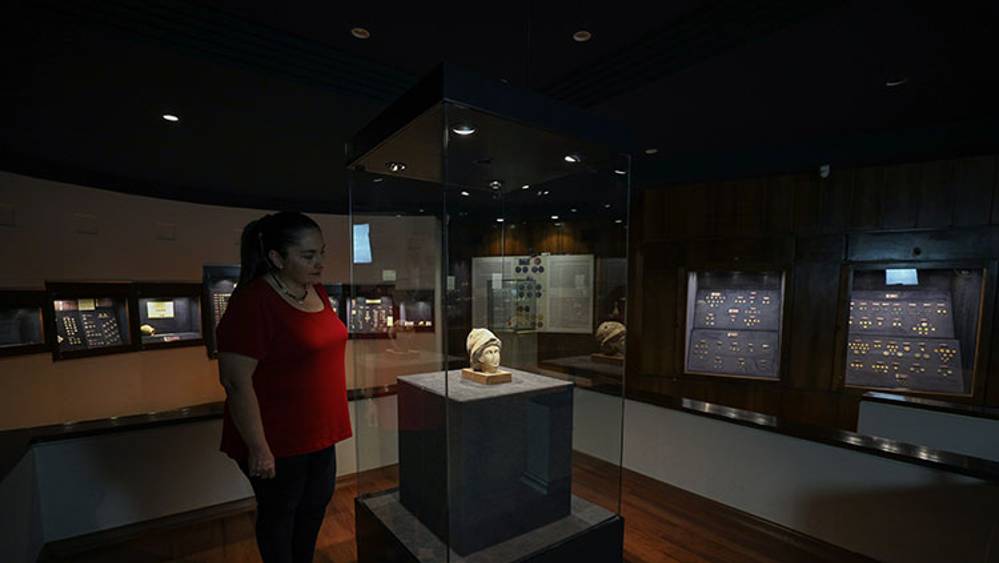 1930'lu yıllardan kalan Athena heykeli parçaları ziyarete açıldı 4 1930'lu yıllardan kalan Athena heykeli parçaları ziyarete açıldı