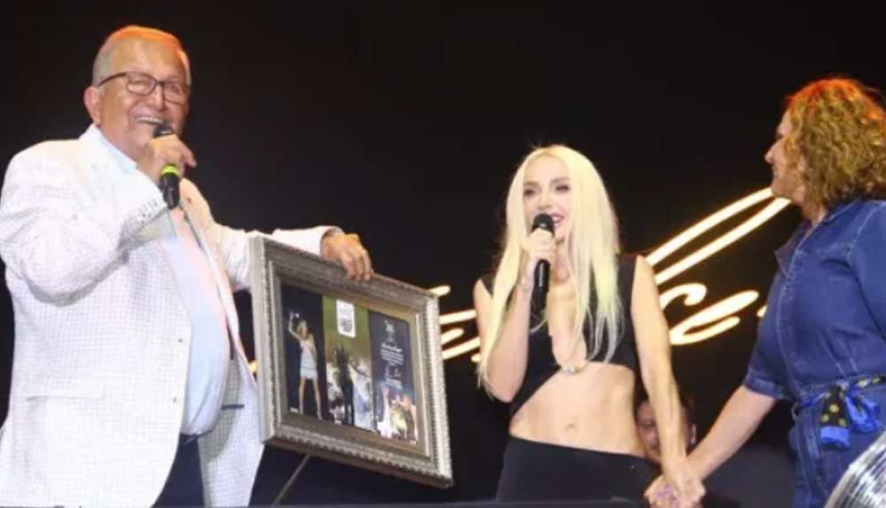 Belediye Başkanı'ndan Gülşen'e: Seni böyle kapalı görmeye alışık değiliz 6 Belediye-Başkanı'ndan-Gülşen'e--Seni-böyle-kapalı-görmeye-alışkın-değiliz