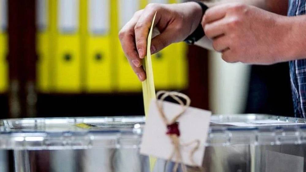 CHP'li Bülent Tezcan'dan yurt dışındaki seçmen için Seçim Kanunu'nda değişiklik teklifi