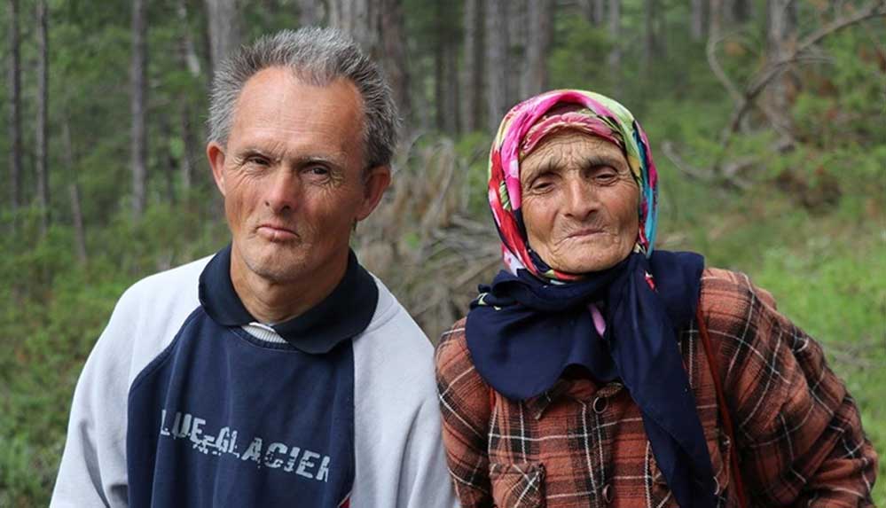 Down sendromlu oğluyla 40 yıldır çobanlık yapıyor