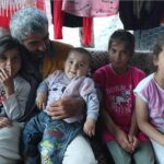 Eşini selde kaybeden babanın tek tesellisi 5 çocuğu oldu 12 Eşini selde kaybeden babanın tek tesellisi 5 çocuğu oldu