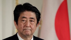 Eski Japonya Başbakanı Abe Şinzo uğradığı suikast sonucunda hayatını kaybetti!