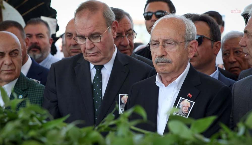 Faik-Öztrak'ın-acı-günü--Annesi-Ayten-Öztran-son-yolculuğuna-uğurlandı