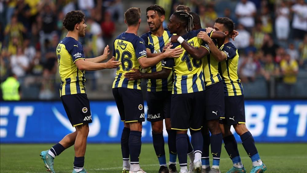 Fenerbahçe hazırlık maçında Mol Fehervar’ı 3-0 mağlup etti