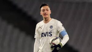 Fenerbahçe'de Mesut Özil'le yollar ayrıldı! Başakşehir ile görüşüyor