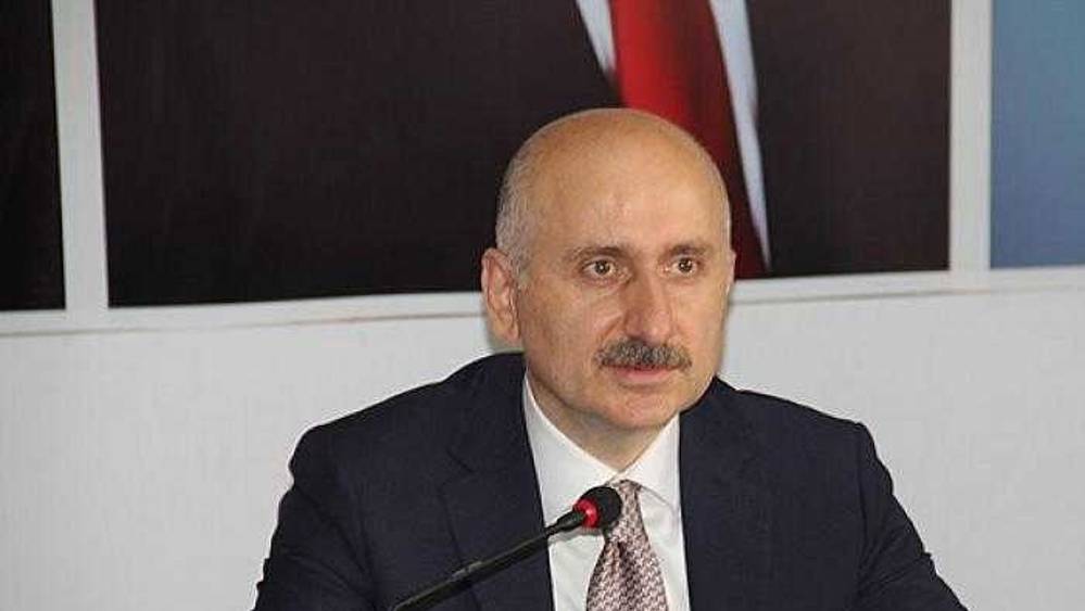 Halkın arasına karıştı ama kimse tanımadı.....