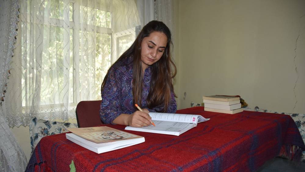 İki üniversite bitiren kadın, hayvancılıktaki başarısıyla hemcinslerine örnek oldu