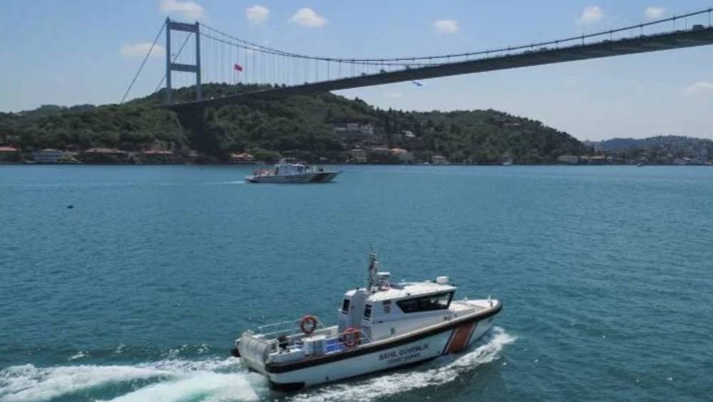 İstanbul Boğazı çift yönlü olarak gemi trafiğine kapatıldı