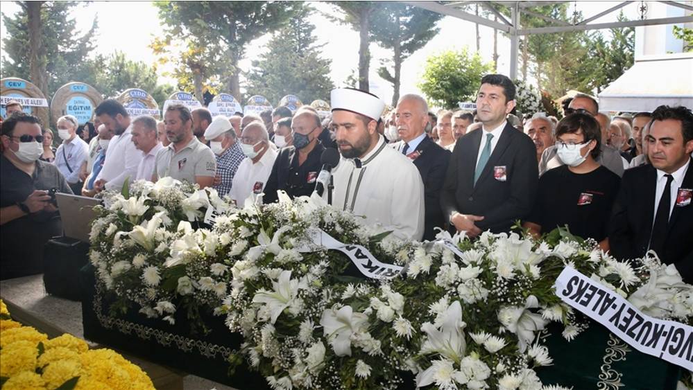 Öldürülen eğitimci Nazmi Arıkan son yolculuğuna uğurlandı