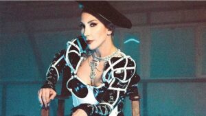 Hande Yener: "Burada bir imtihandayız. Her zaman kendimi bir çimdiklerim, “Hande kendine gel” diye"