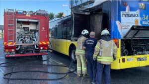 Kadıköy'de İETT otobüsünde çıkan yangın söndürüldü