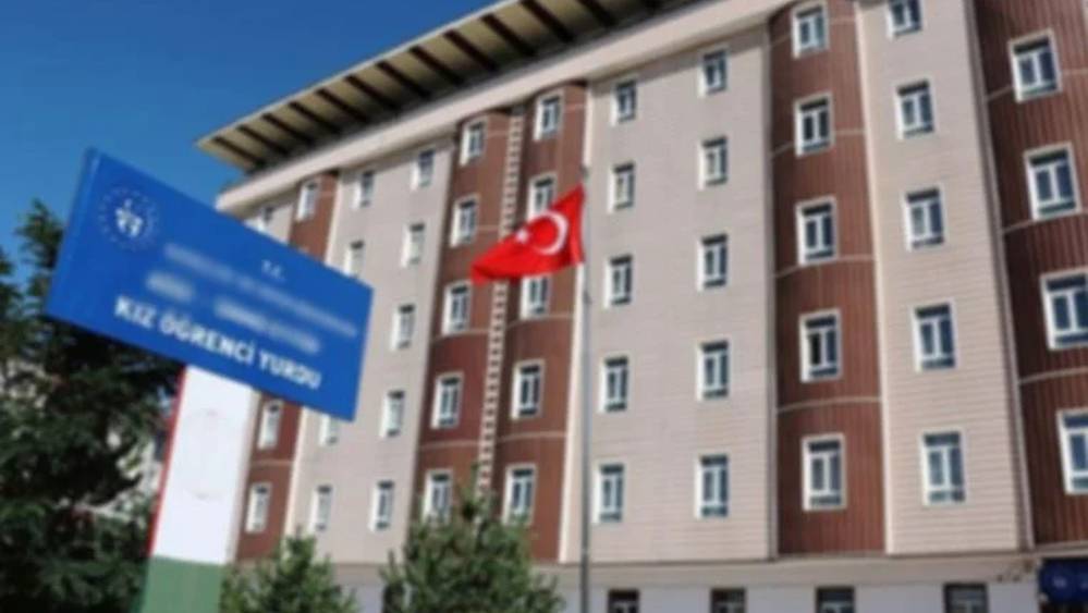 752 kız öğrencinin kaldığı KYK yurdu haber verilmeden erkek öğrenci yurduna çevrildi