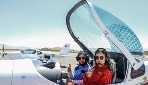 Çocukluk hayali pilot olmaktı, şimdi kızıyla aynı üniversitede pilotaj eğitimi alıyor