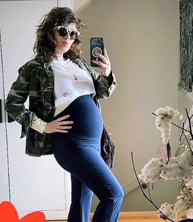 Demet Evgar kızı Mavi'yi kucağına aldı!