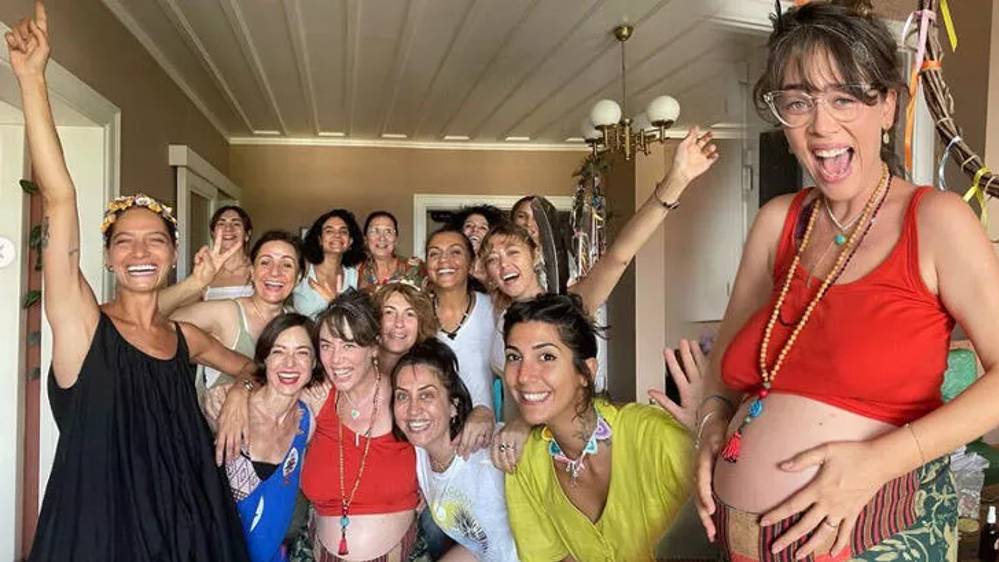 Demet Evgar Kızı Mavi'yi Kucağına Aldı!