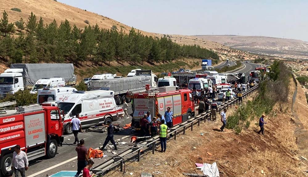 Gaziantep'te katliam gibi trafik kazası: 15 kişi hayatını kaybetti, 22 kişi yaralandı