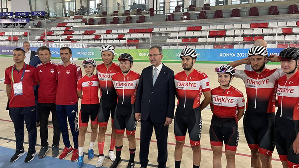 Gençlik ve Spor Bakanı Kasapoğlu, Konya Olimpik Veledromu'nda incelemelerde bulundu