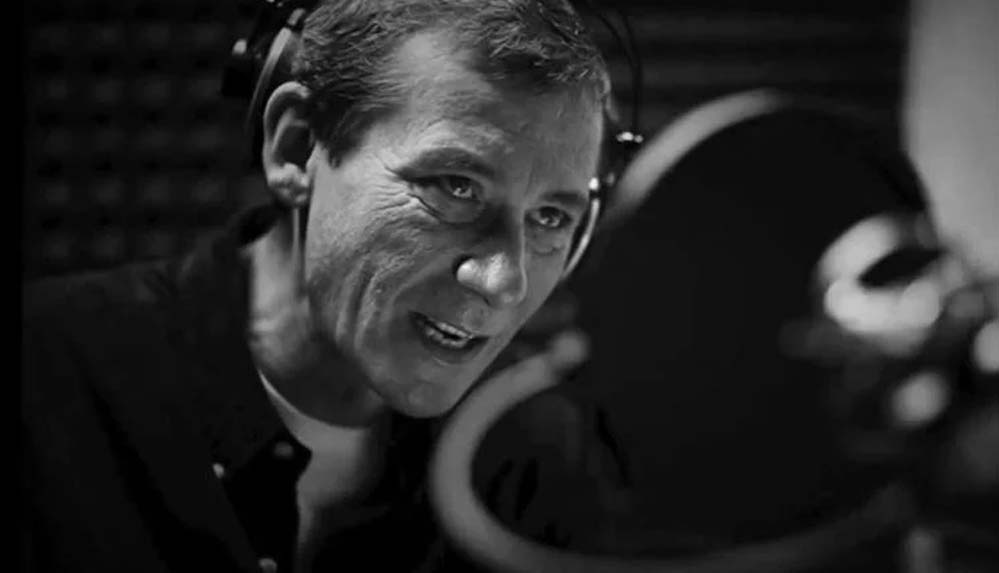 Birçok ünlü ismin 'sesi' olmuştu: Seslendirme sanatçısı Sungun Babacan hayatını kaybetti 4 Hollywood-yıldızlarının-Türkiye'deki-sesi-Sungun-Babacan-hayatını-kaybetti