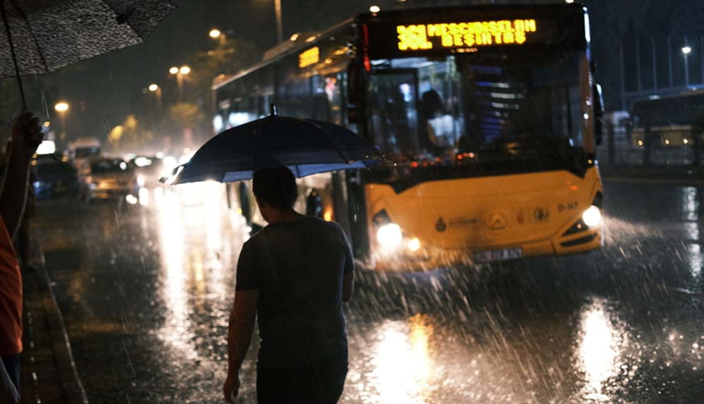 İstanbul'da gök gürültülü sağanak yağış etkili oluyor