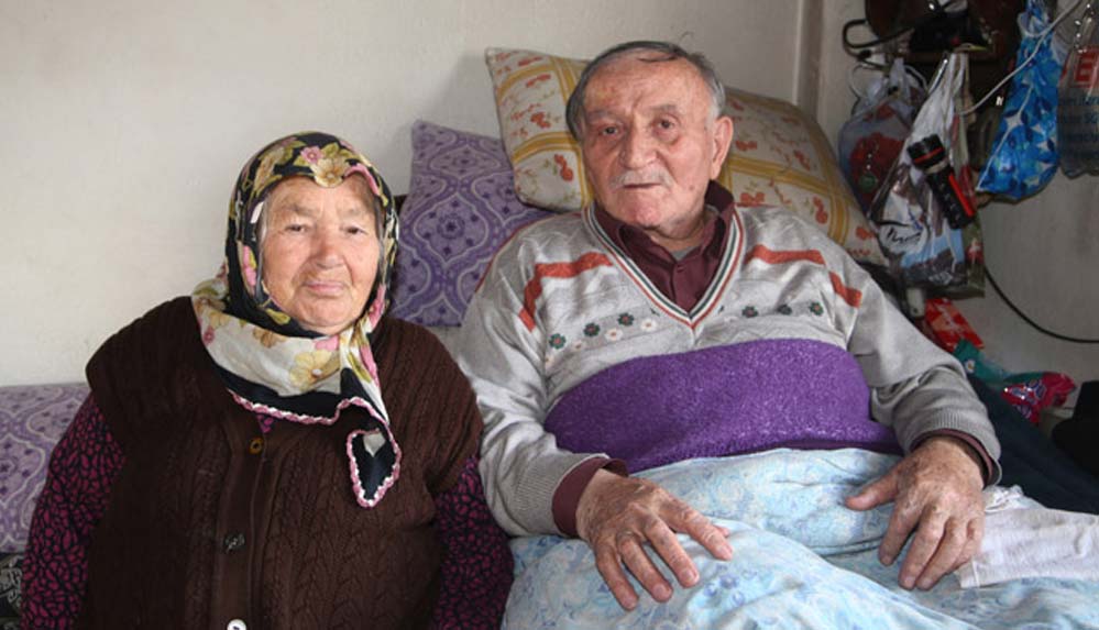 Kastamonu'da yatağa bağımlı hastaya moral için davul zurnalı ziyaret