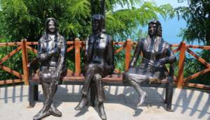 Ordu'da "üç kız heykeli"ne çirkin saldırı