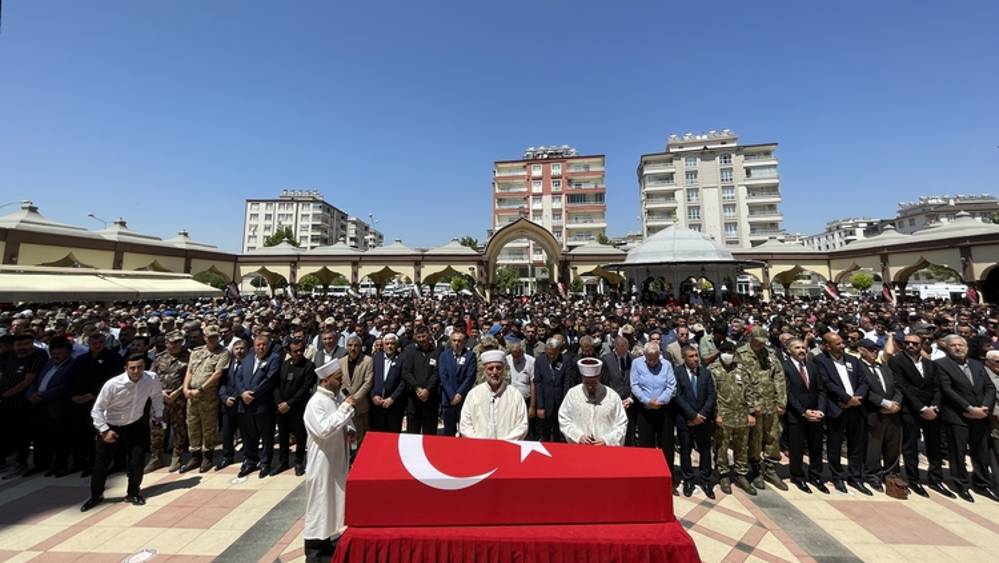 Şehit Topçu Uzman Çavuş Cirnooğlu, Kilis'te son yolculuğuna uğurlandı 3 Şehit Topçu Uzman Çavuş Cirnooğlu, Kilis'te son yolculuğuna uğurlandı