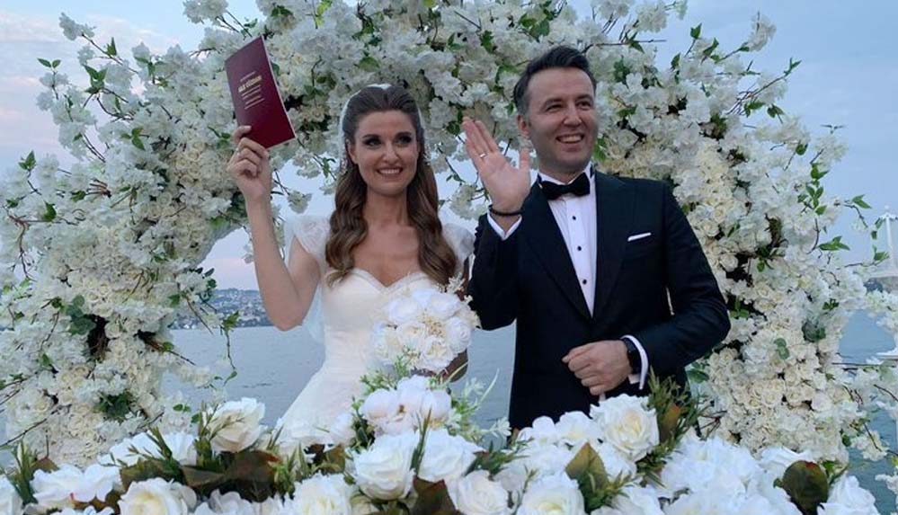 Spiker-Pınar-Erbaş-ve-sunucu-Mehmet-Akif-Ersoy-evlendi