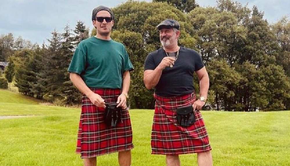 Cem Yılmaz ve Uraz Kaygılaroğlu'nun 'eteği' sosyal medyada gündem oldu