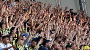 Taraftar Fenerbahçe'yi yalnız bırakmadı! Kadıköy tamamen doldu