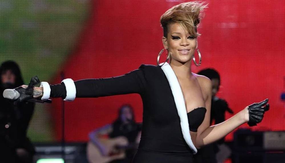 2023 Super Bowl'da Rihanna sahne alacak