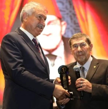 29. Altın Koza Film Festivali'nde Orhan Kemal Emek Ödülleri verildi 8 29. Altın Koza Film Festivali'nde Orhan Kemal Emek Ödülleri verildi