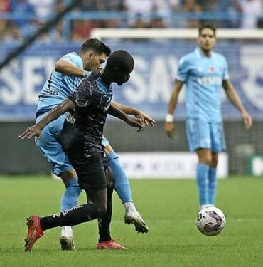 Adana Demirspor, sahasında Trabzonspor'u 3-2 yendi 4 Adana-Demirspor,-sahasında-Trabzonspor'u-3-2-yendi