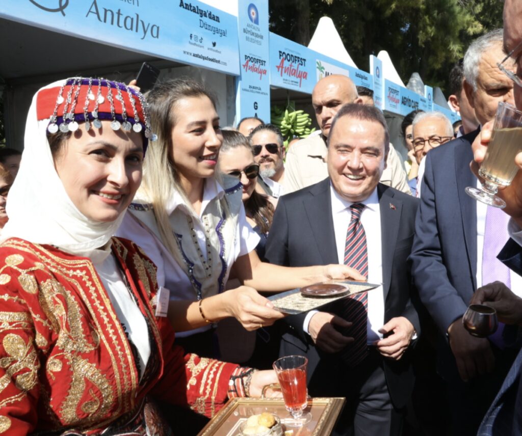 Antalya 1. Uluslararası Food Fest Gastronomi Festivali sürüyor
