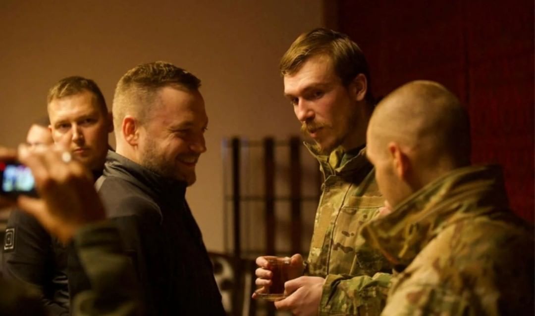 Azov komutanları Türkiye'de ellerini kollarını sallayarak gezebilecek