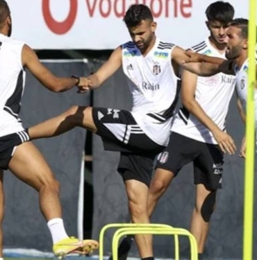 Beşiktaşlı futbolcu Rachid Ghezzal'da derbi öncesi son durum! 9 Beşiktaşlı futbolcu Rachid Ghezzal'da derbi öncesi son durum!