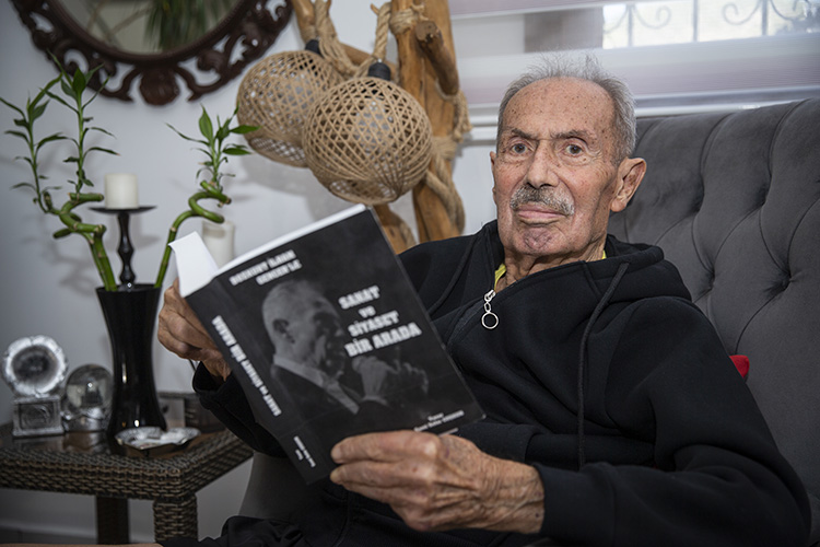 Caz sanatçısı Bozkurt İlham Gencer, 100 yaşında halen piyanosunun başında