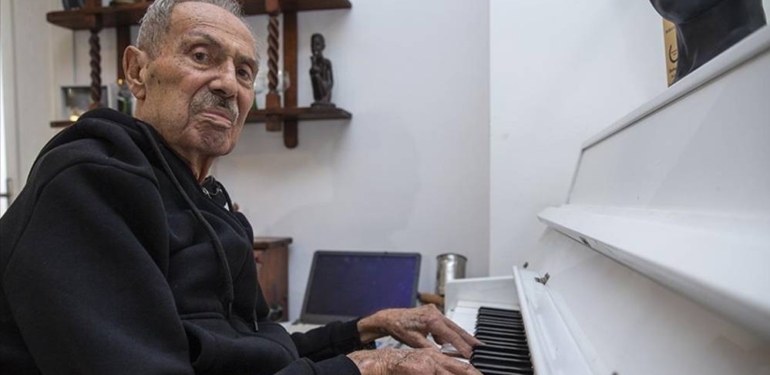 Caz sanatçısı Bozkurt İlham Gencer, 100 yaşında halen piyanosunun başında